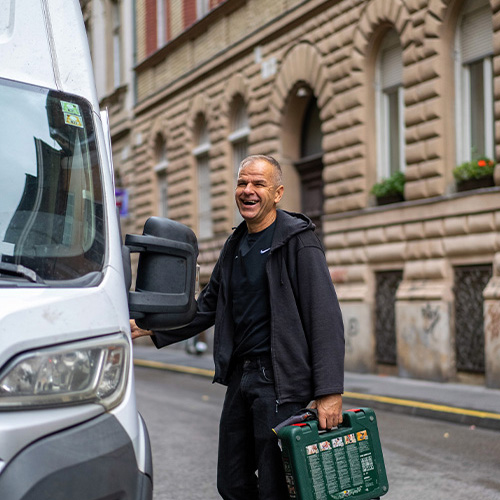 Teher taxi szolgáltatás Budapesten – Redstaff Költöztetés teherautóval